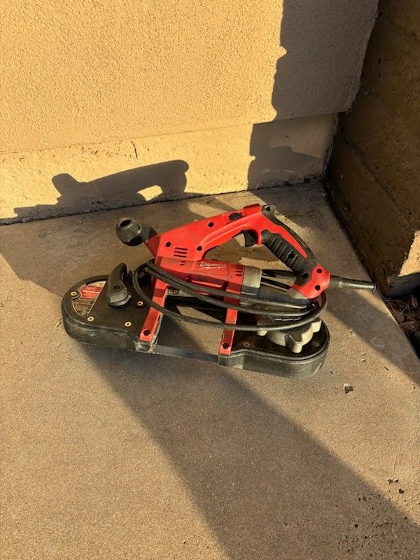 Milwaukee Electric Bandsaw 