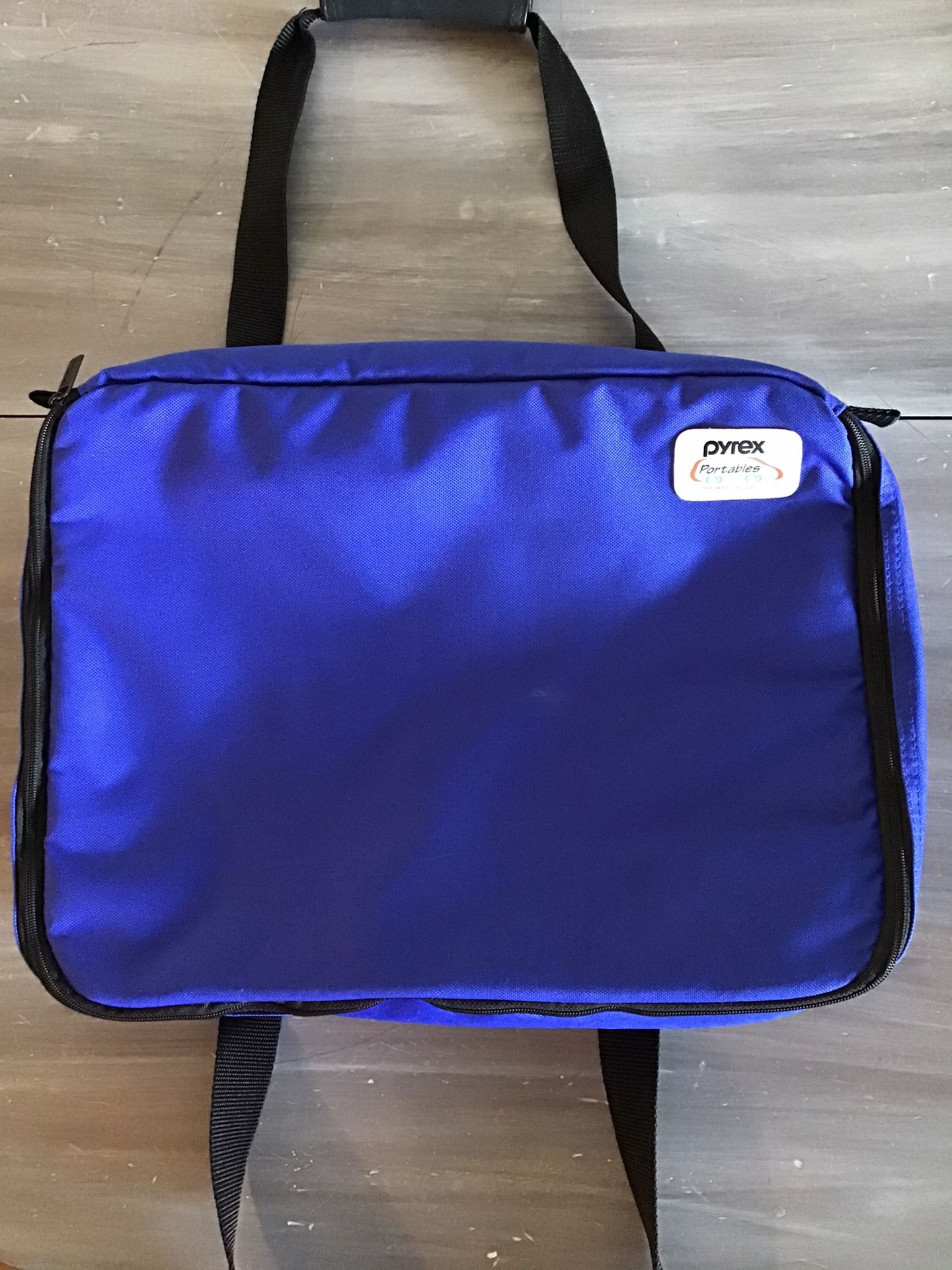 Pyrex portables insulated bag