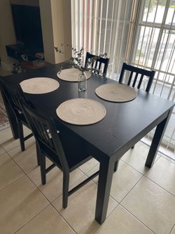 Expandable ikea table with 4 chairs