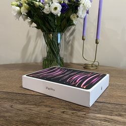 Apple iPad Pro 12.9" 6th Gen WiFi + Cellular 256GB