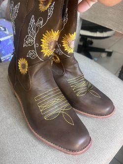 Cow girl boots size 8