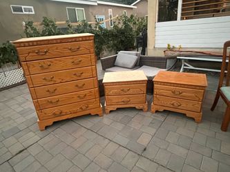 Night stands and dersser .