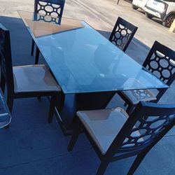Dinner table glass