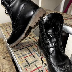 Black leather Timberlands Boots