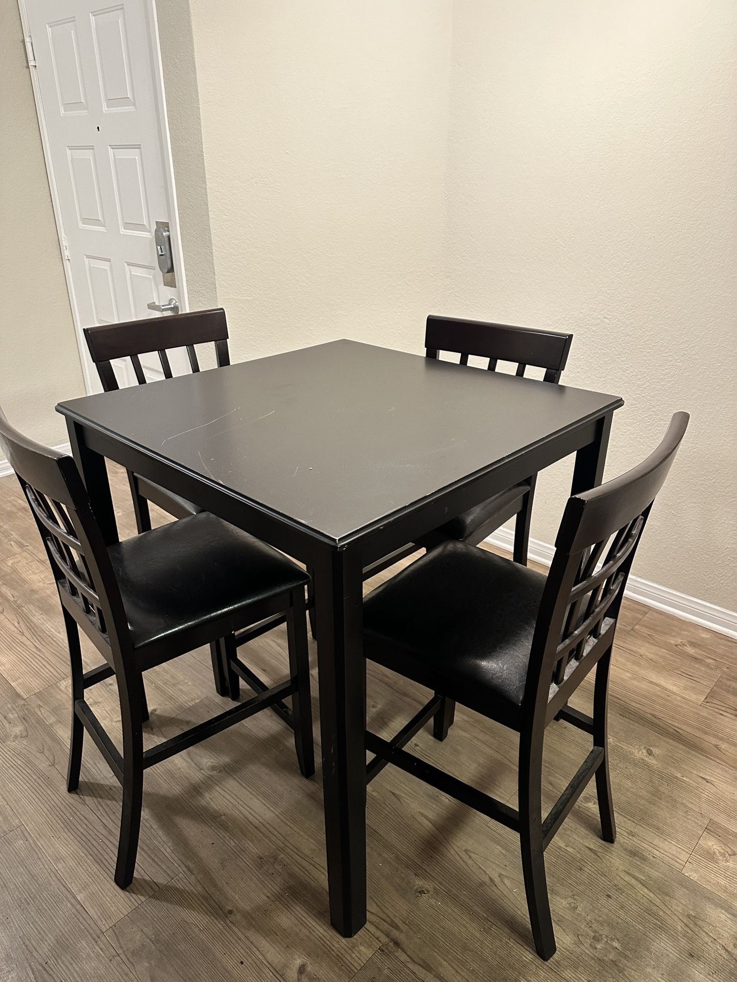 Dinning Table With 4 Chairs - $84 