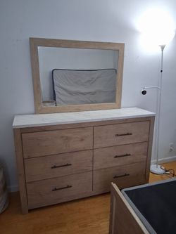 Bed set with dresser