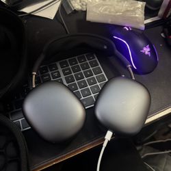 AirPod max First Gen