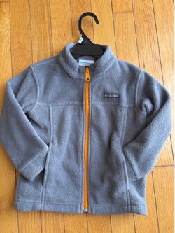 Fleece jacket with pockets. Size 3T