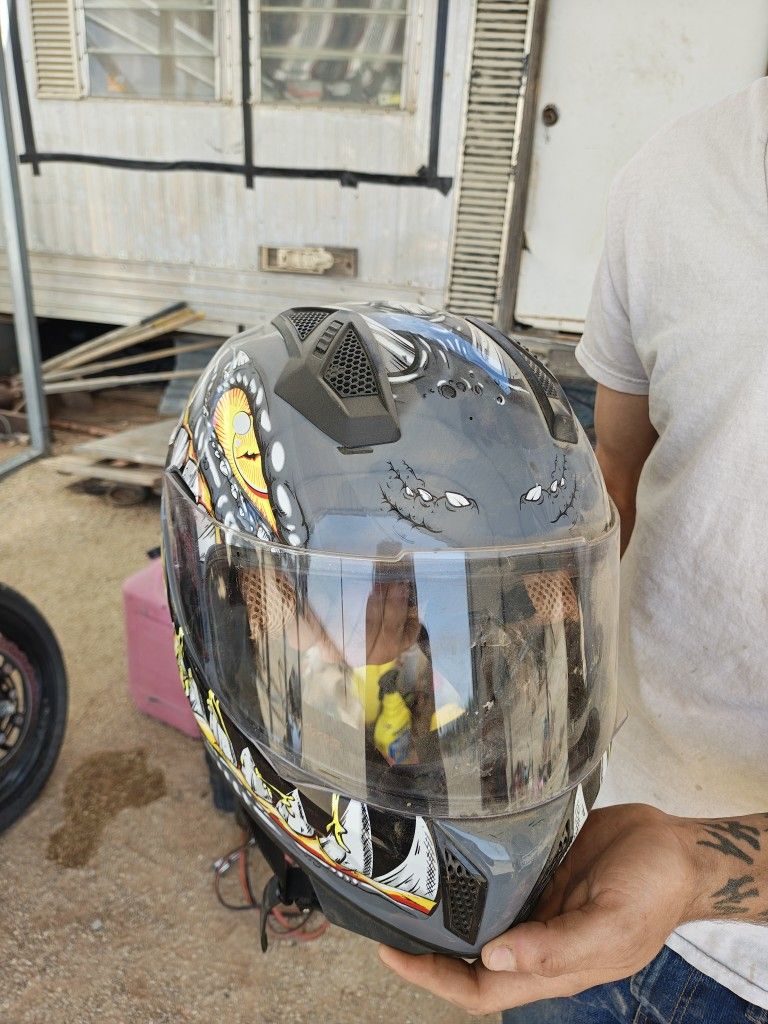 Motorcycle Helmet Large (60cm)