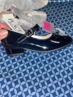 Girls black short heel shoes
