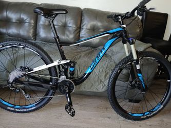 MOUNTAIN bike GIANT ANTHEM 27.5 FOR $850