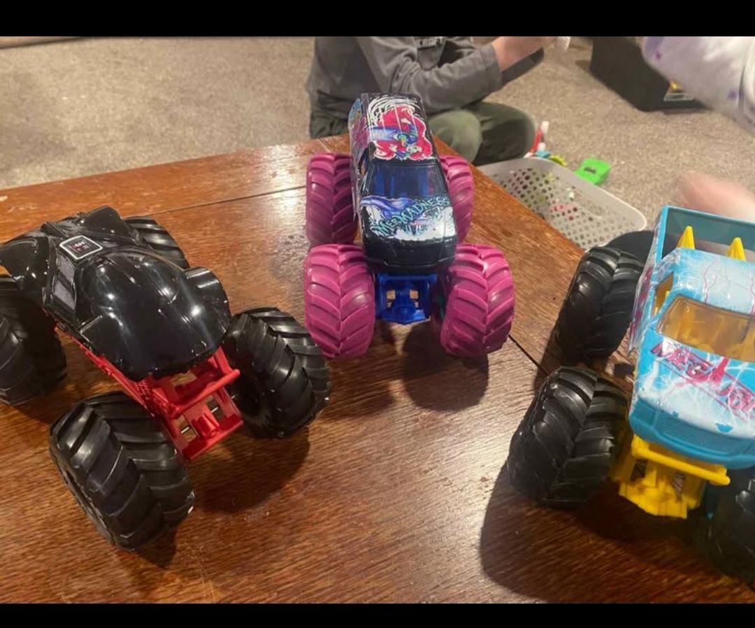 Monster mash Monster trucks