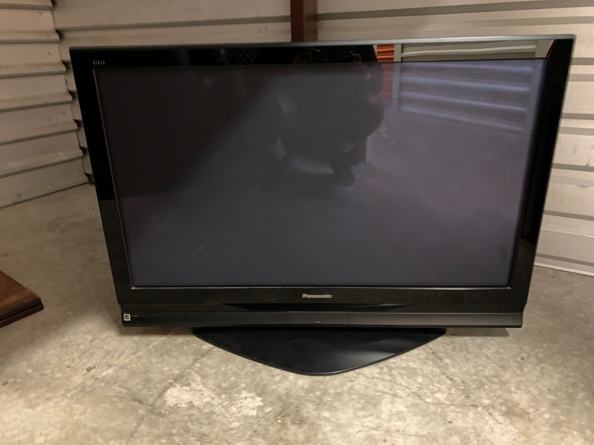 40 inch HD TV