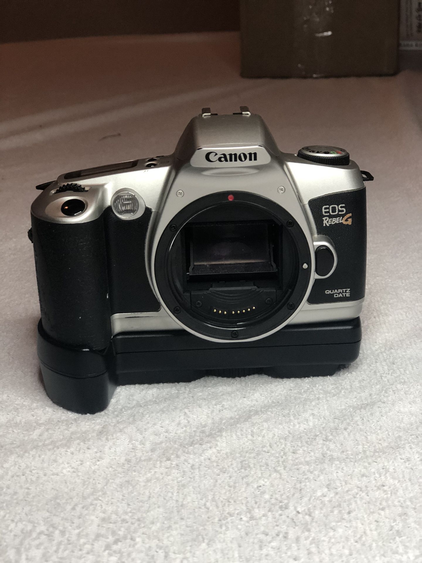 Canon EOS Rebel G Quartz Date 35mm SLR Camera