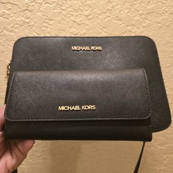 Michael Kors Black Wallet and Leather Jet Set Crossbody Duo