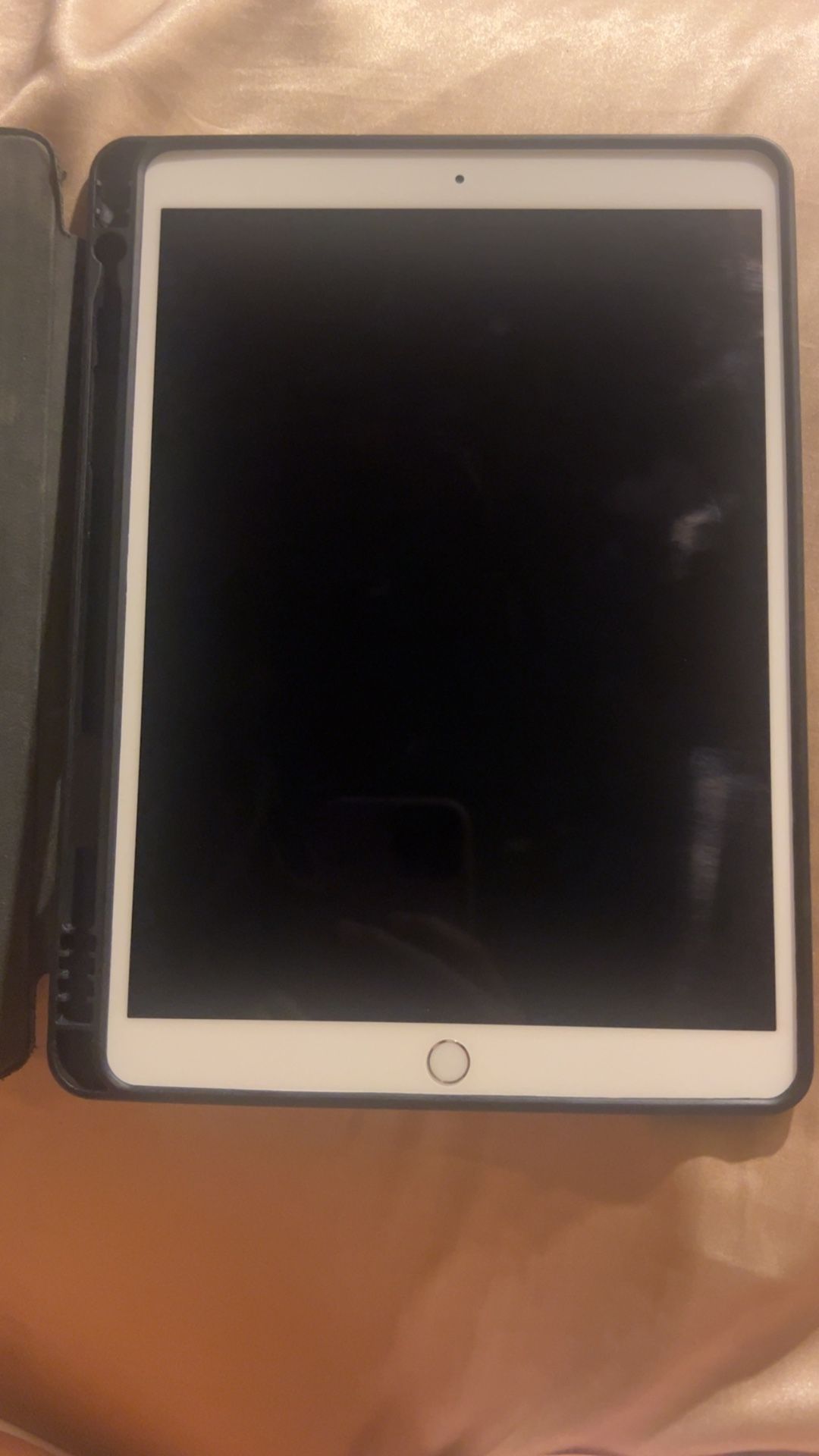 10.5-inch iPad Air (3rd generation) Wi-Fi 64GB - Silver (with box)
