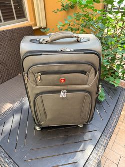 Swiss Gear Spinner Luggage Suitcase