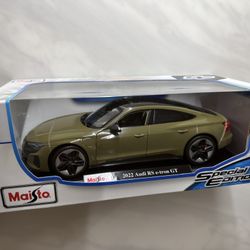 2022 Audi RS e-tron GT Dark Green with Sunroof 1:18 Diecast Model Car by