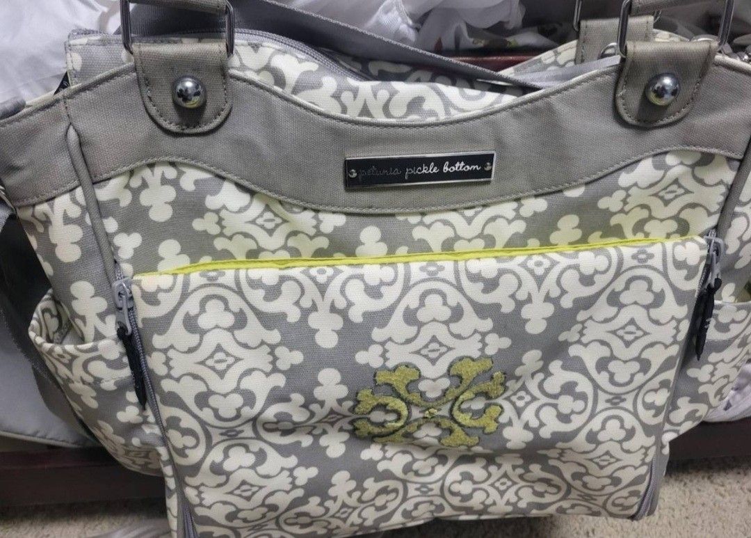 Petunia pickle bottom city carryall diaper bag hotsell