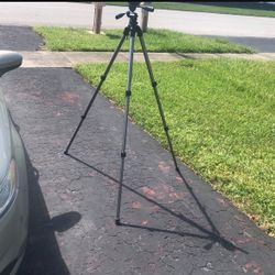 Silk pro 700 DX tripod MUST SELL MOVING