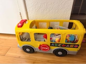 Fisher-Price Little People Musical Toddler Toy Sit with Me School Bus with Lights Sounds & 8 Figures