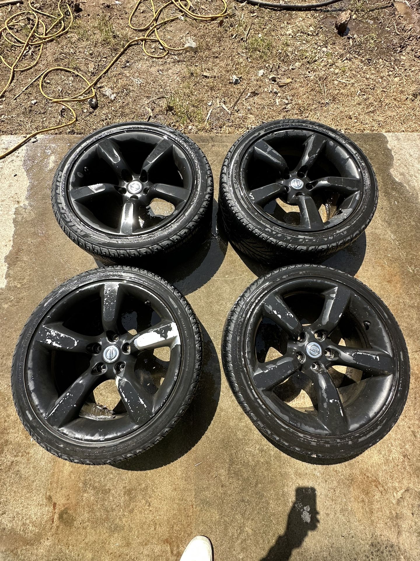 2007 Nissan 350z OEM Wheels (Plasti Dip)