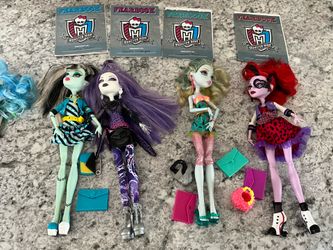 4 Monster High Dolls