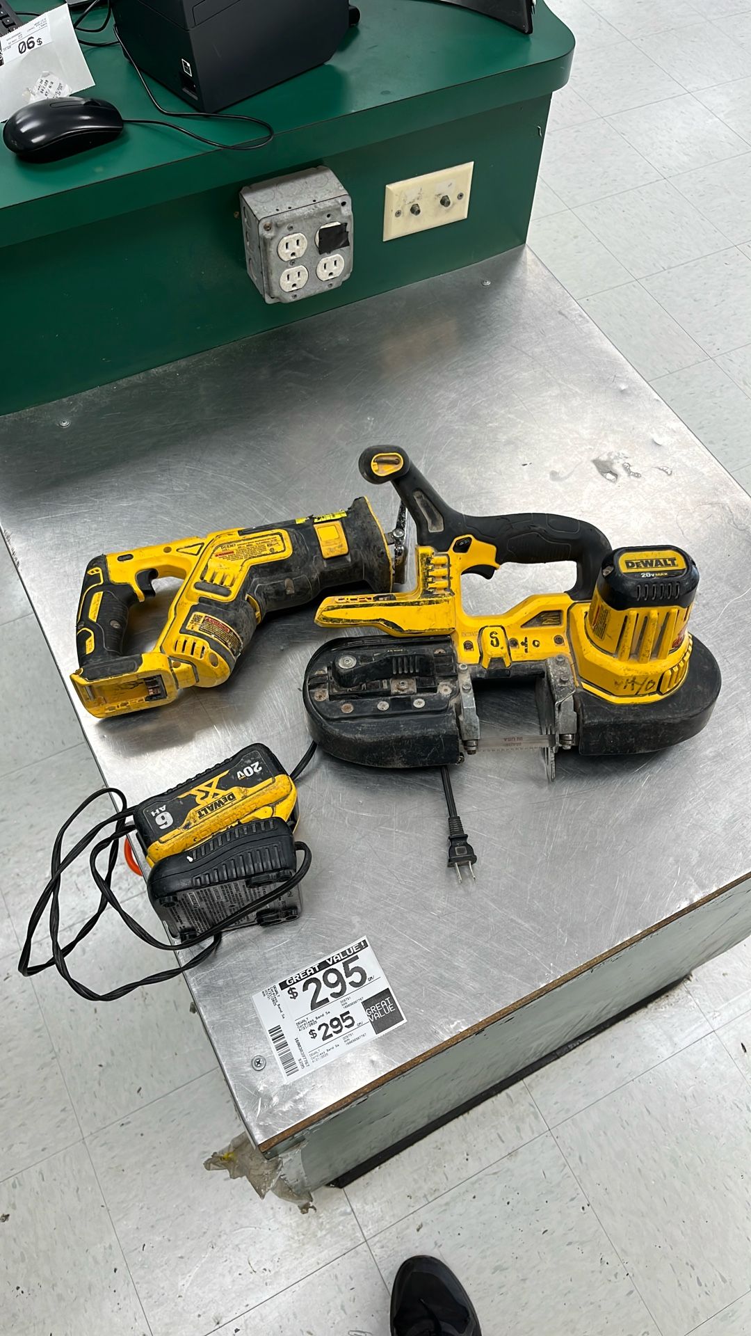 Dewalt 2 Pc Cordless Combo Band Saw Sawzall Battery And Charger