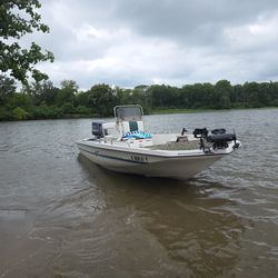 1996 century 2280 tunnel hull