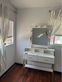 Make up vanity