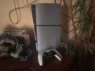 Ps5 w/ controller and games