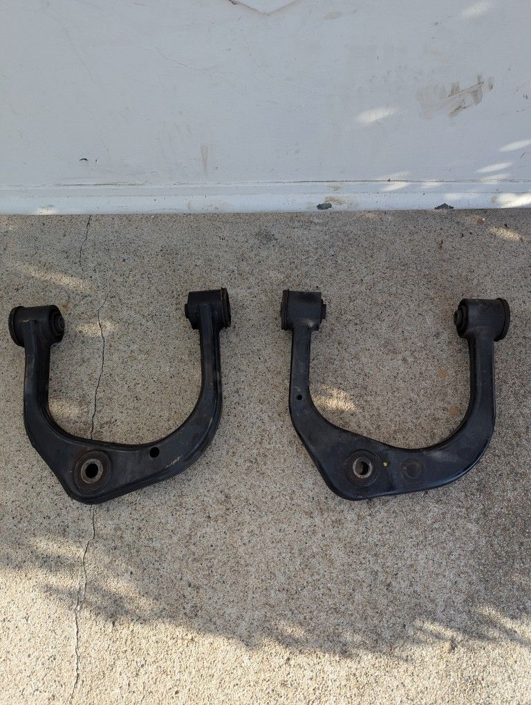 2000- 2006 Toyota Tundra Upper Control Arms