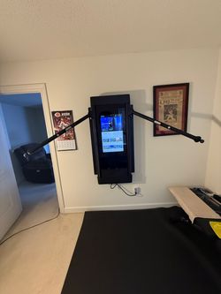 2022 Tonal Home Gym Like New with All Accessories 200 lbs Resistance - Indianapolis, IN