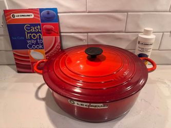Le Creuset 6.75 Qt Round Wide Dutch Oven – Cerise Red – Excellent Condition
