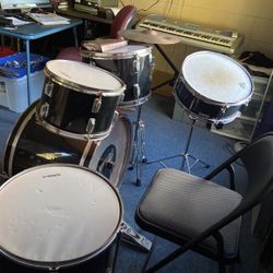 5 Pieces Drums Set With Cymbals 