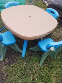 Outdoor toddler table set with 4 chairs $100