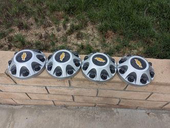 GM 8 Lug Center Caps