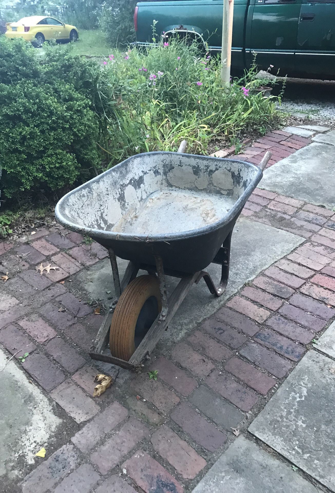 Ames(black beauty) contractors wheelbarrow