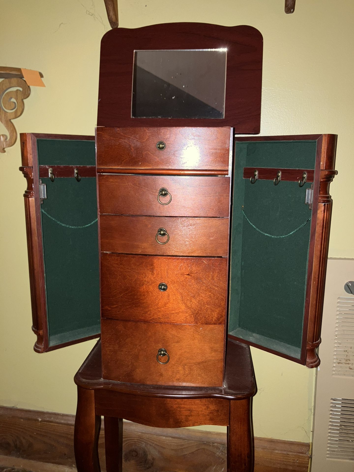 Jewelry Stand Dresser