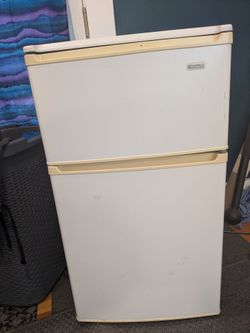 Kenmore mini fridge/freezer