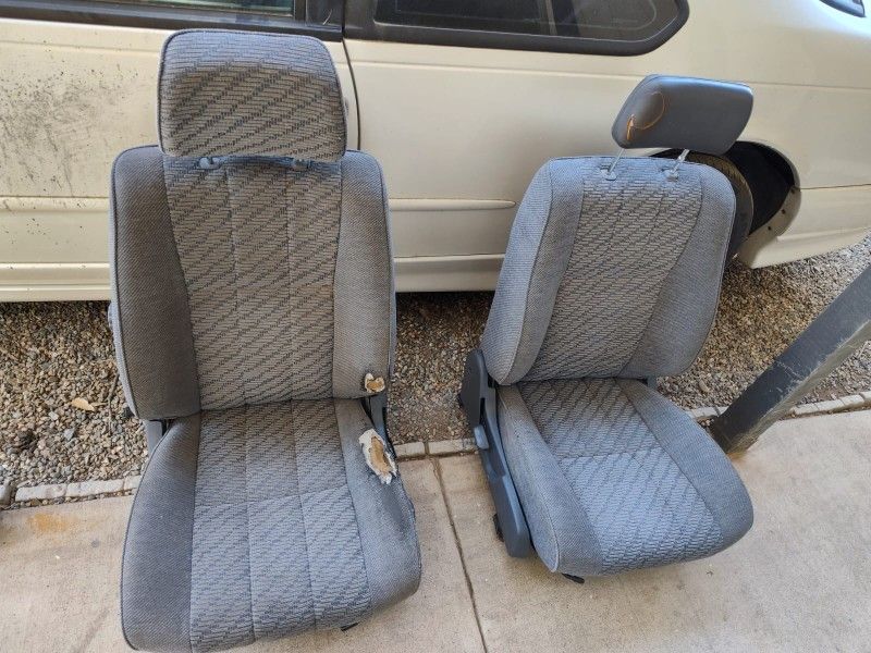 1993 Toyota Pickup Front Seats
