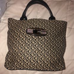 GUESS!! Hand Bag New $28