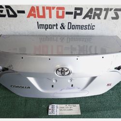 w/damages 2014 - 2017 - 2018 - 2019 TOYOTA COROLLA SPORT REAR TRUNK LID OEM AY29888