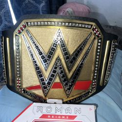 WWE Undisputed Championship Belt & Roman Reigns Figure W/ Title Belt 