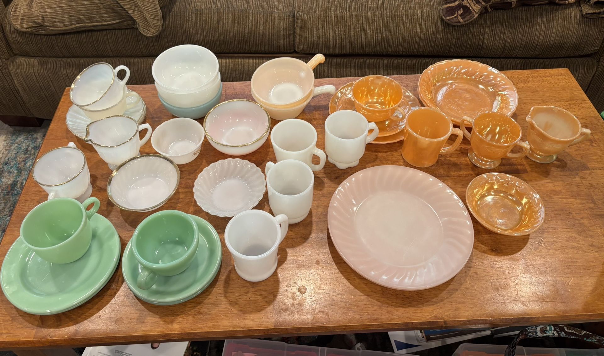 VINTAGE FIRE-KING WARE MIXED-JADEITE, PEACH LUSTERWARE and WHITE MILK GLASS