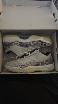 Jordan 11 Retro low snake light bone