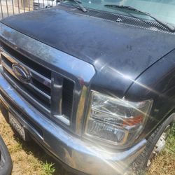 2010 Ford E-350