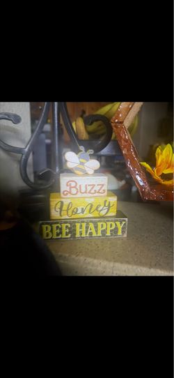 Bee happy blocks sign