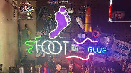 Glass tube neon sign