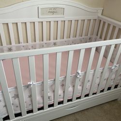 Graco 5-in-1 Convertible baby Crib With Drawers And mattress 